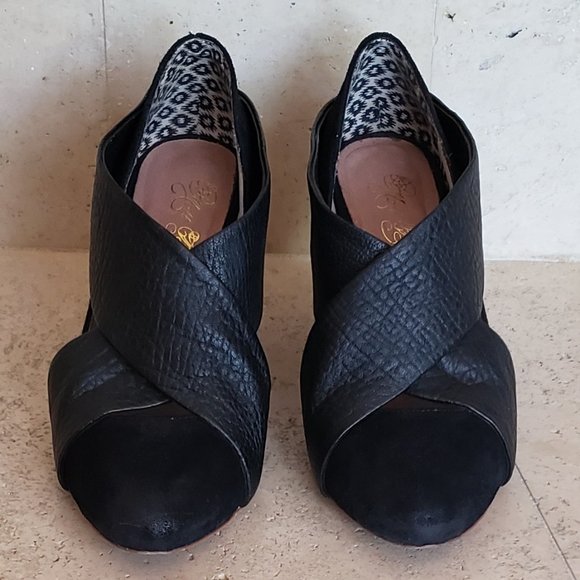 Women's shoes - Picture 1 of 3